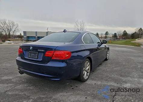 2011 BMW 328 Xi z USA, uszkodzony, nr VIN WBAKF3C53BE567533